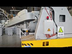 veicolo con attrezzatura ribaltabile