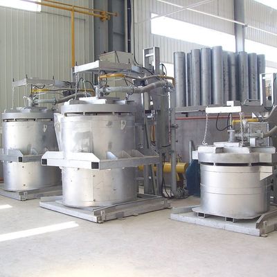 Sistema di ribaltamento della siviera di trasferimento e rivestimento colabile per siviere di trasferimento di alluminio fuso