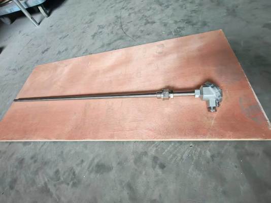 Sensore di temperatura del termocoppia con misurazione della tensione di Seebeck e giunzione di metalli diversi