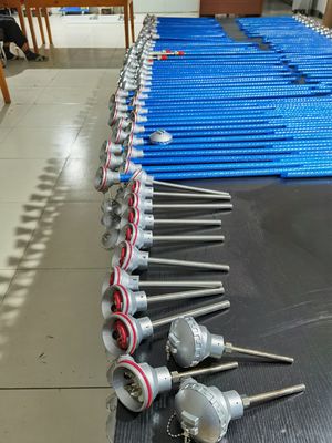 Sensore di temperatura del termocoppia con misurazione della tensione di Seebeck e giunzione di metalli diversi