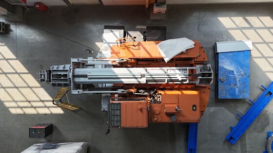 Veicolo per la manutenzione di forni completamente elettrici con controlli intelligenti per la pulizia sicura e l'iniezione di flusso rotante