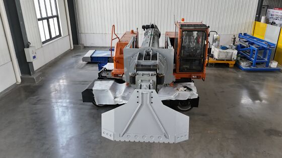 Veicolo per la manutenzione di forni completamente elettrici con controlli intelligenti per la pulizia sicura e l'iniezione di flusso rotante