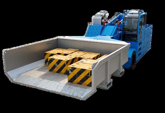 Veicolo di carico del forno con contenitori di rottami intercambiabili, sollevamento verticale e braccio telescopico per un carico efficiente