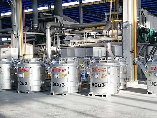 Fatto di alluminio fuso e facile da pulire e rifinire con maniglie resistenti al calore e un meccanismo di chiusura sicuro